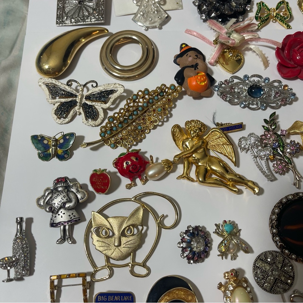 Vintage Brooches Pedants Antique Pins Signed Military, Summer, Fall, Religious - Picture 8 of 17